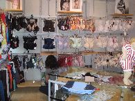 NUR 43'000 Euro, VP-Wert 168'000 - Marken-Textilien