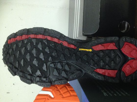 ca 300 moderne Adidas,neue Brooks Laufschuhe gut sorti